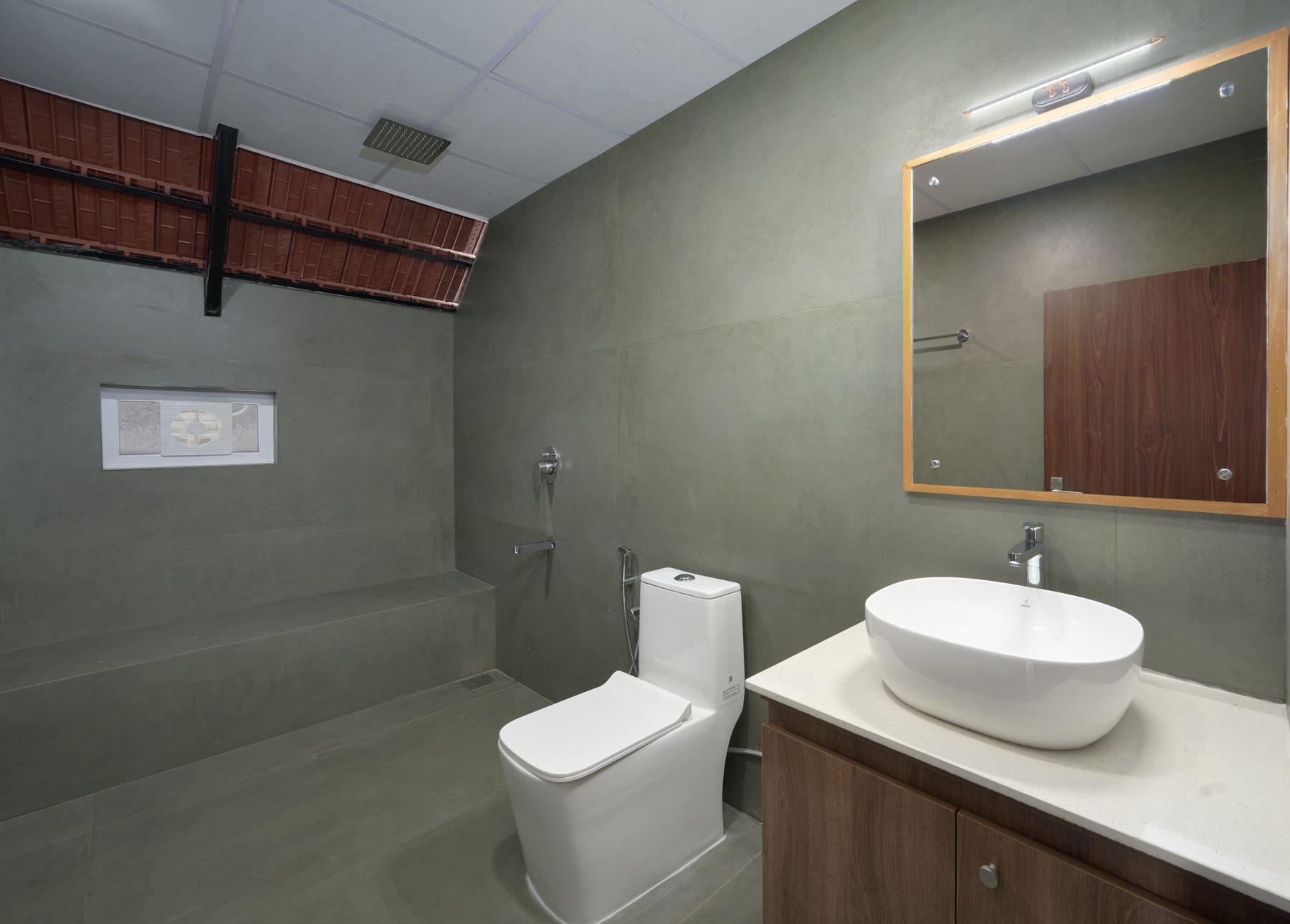 The Reach Vagamon — A-Frame Loft — bathroom